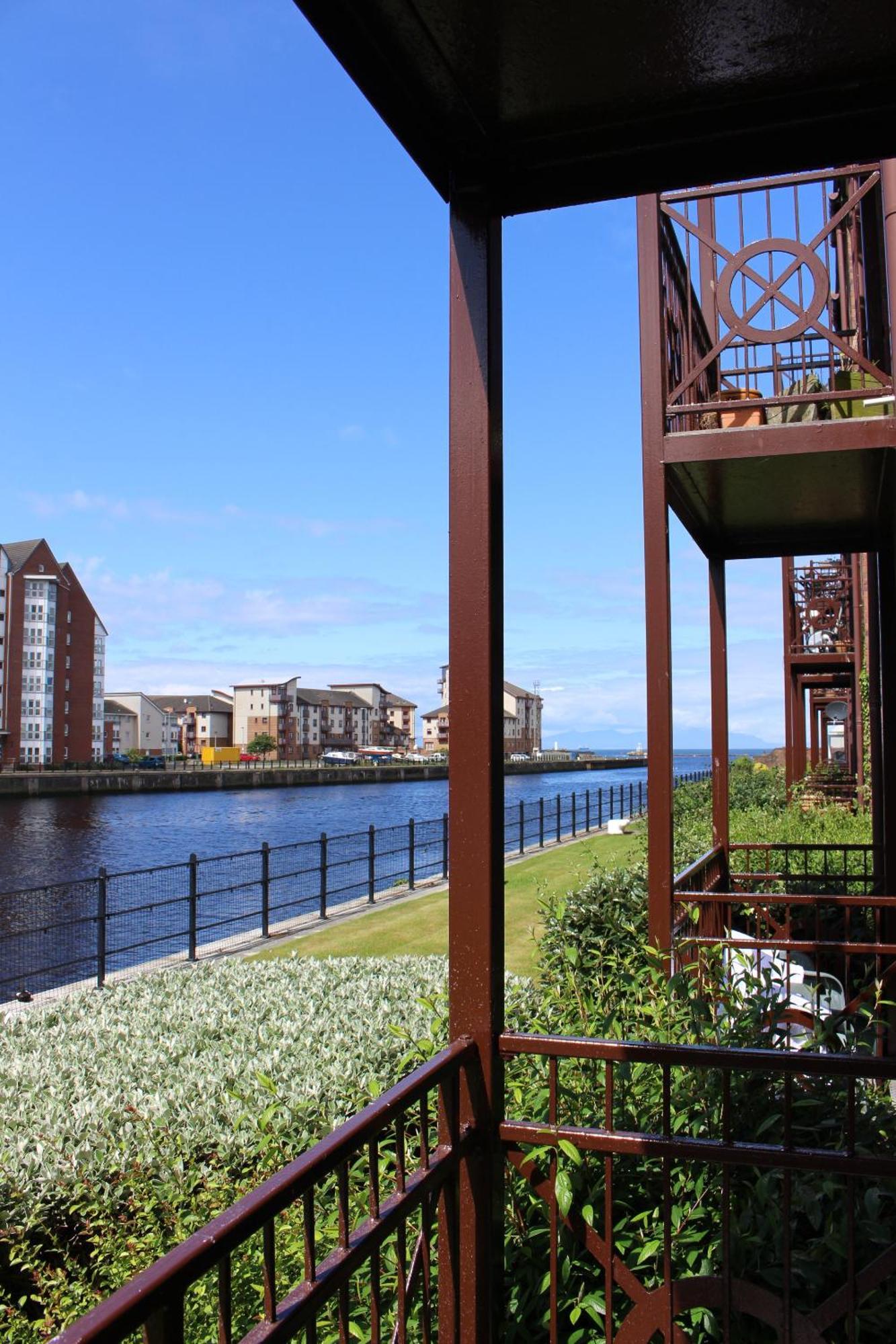 Apartment Riverside